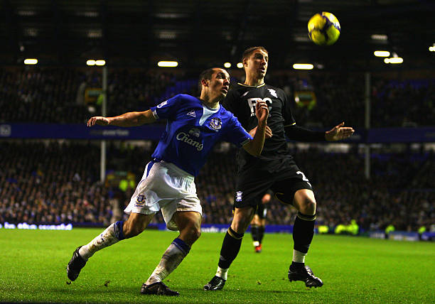 何塑造他的 何塑造他的